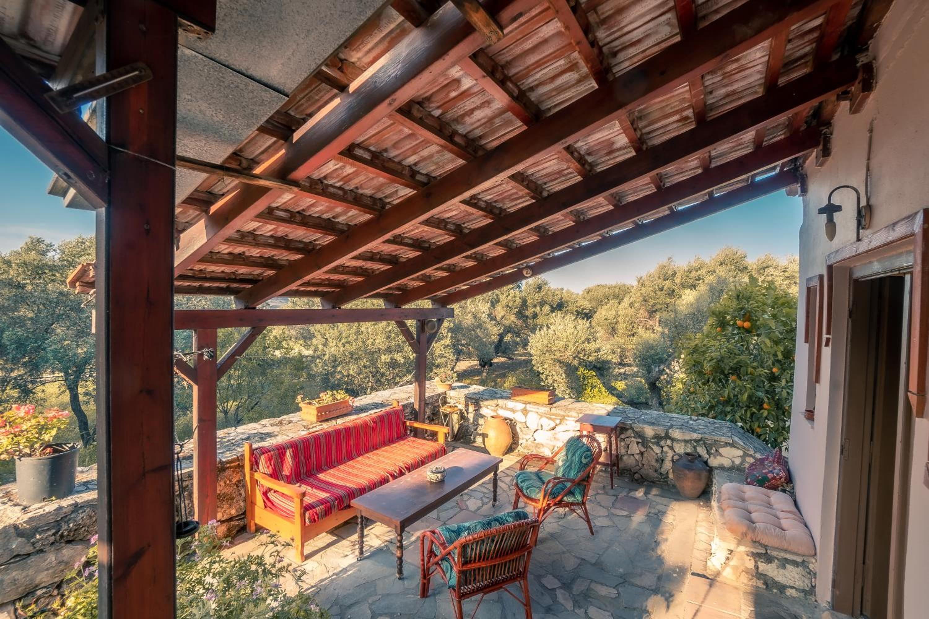 Rustic Retreat - Private Pool in Nature's Embrace