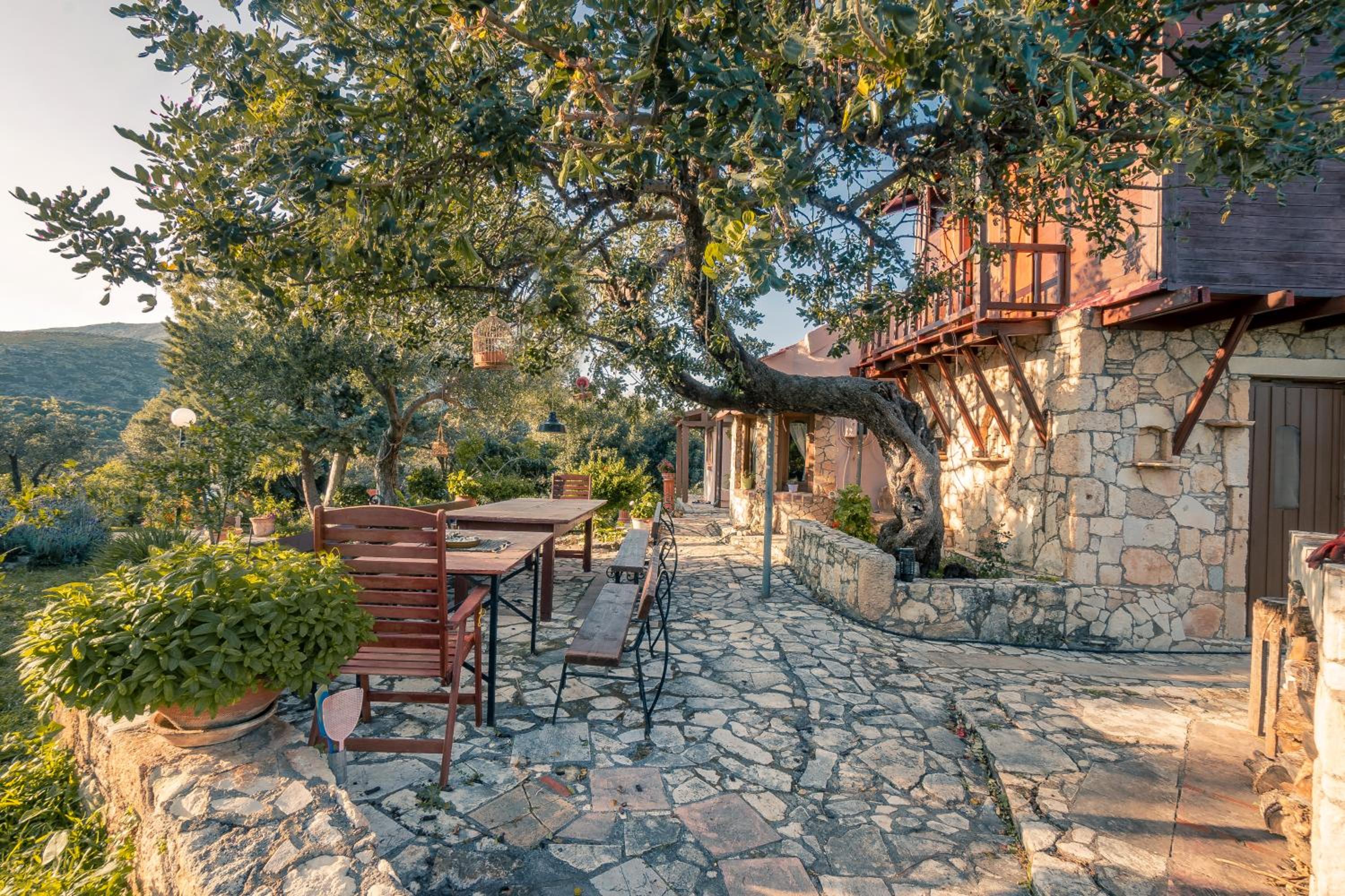 Rustic Retreat - Private Pool in Nature's Embrace