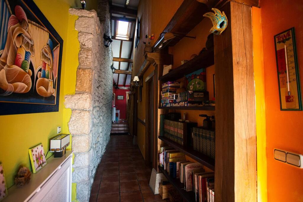 Casa independiente con chimena, jardín y barbacoa
