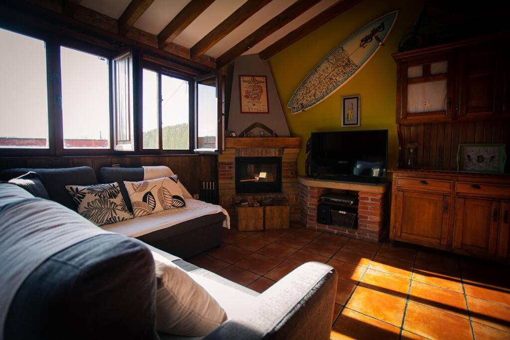 Casa independiente con chimena, jardín y barbacoa