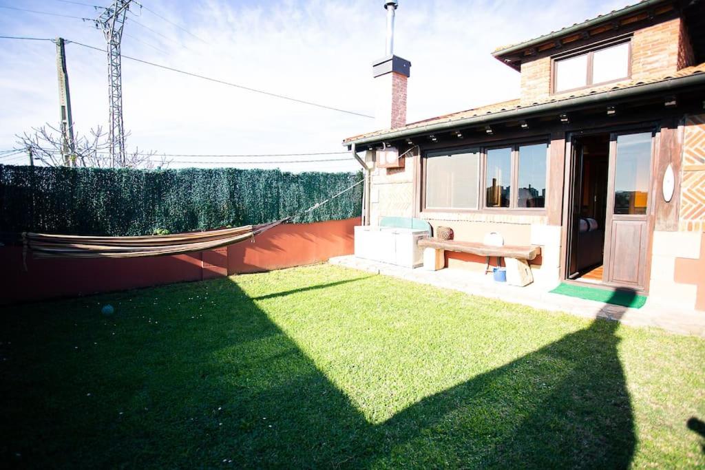 Casa independiente con chimena, jardín y barbacoa