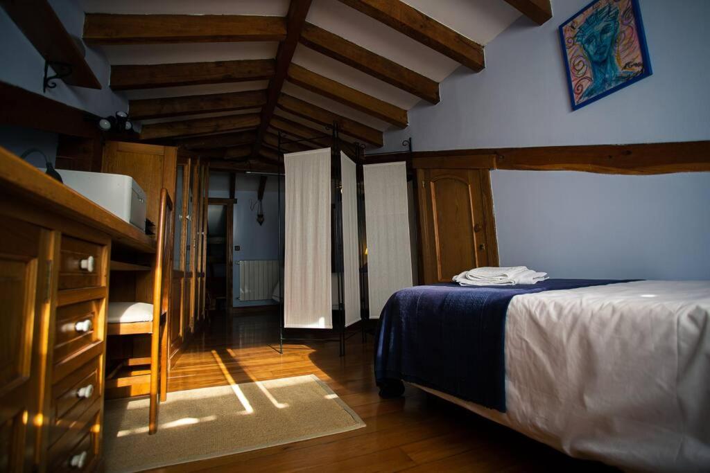 Casa independiente con chimena, jardín y barbacoa