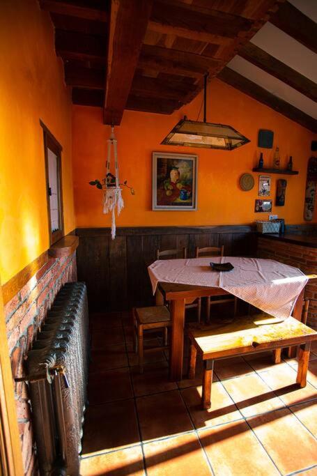 Casa independiente con chimena, jardín y barbacoa