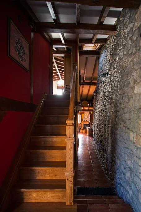 Casa independiente con chimena, jardín y barbacoa
