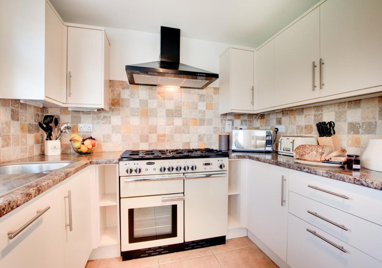 3 Bed in Whitby oc-w943
