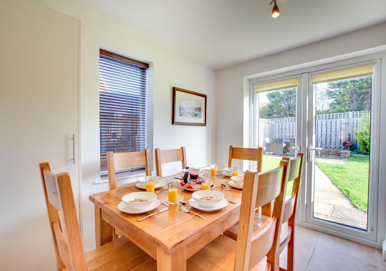 3 Bed in Whitby oc-w943