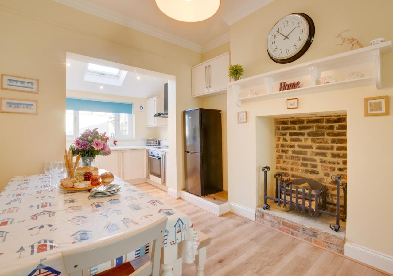 4 Bed in Whitby oc-w125