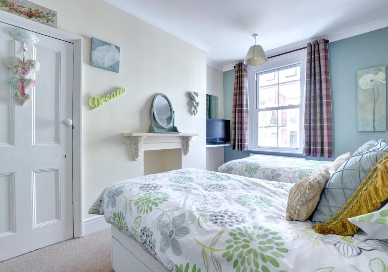 4 Bed in Whitby oc-w125