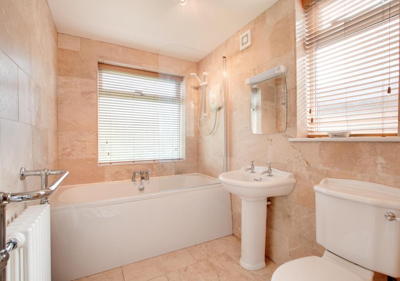 3 Bed in Whitby oc-w943
