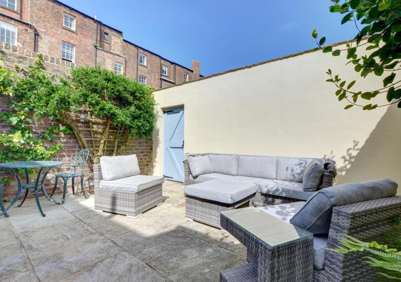 4 Bed in Whitby oc-w125
