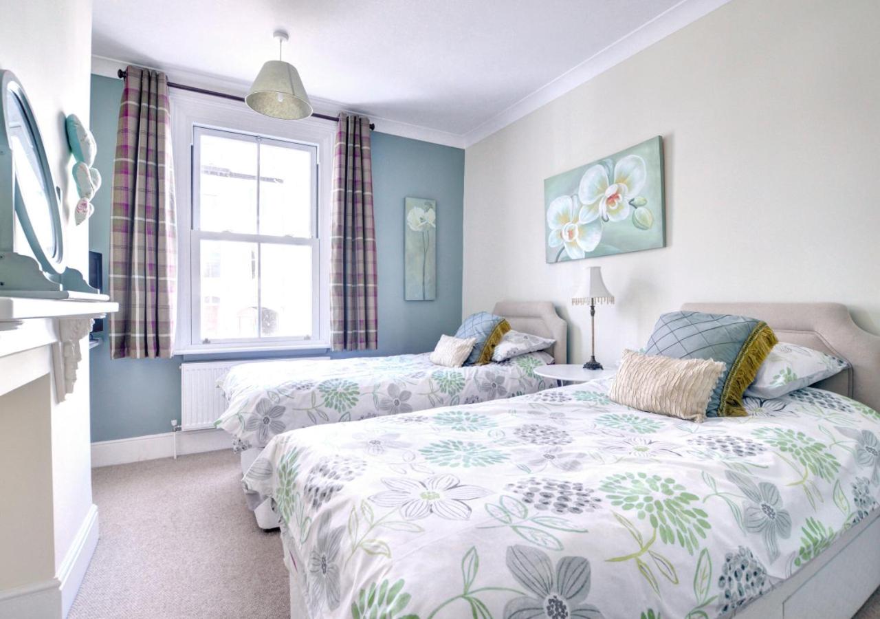 4 Bed in Whitby oc-w125