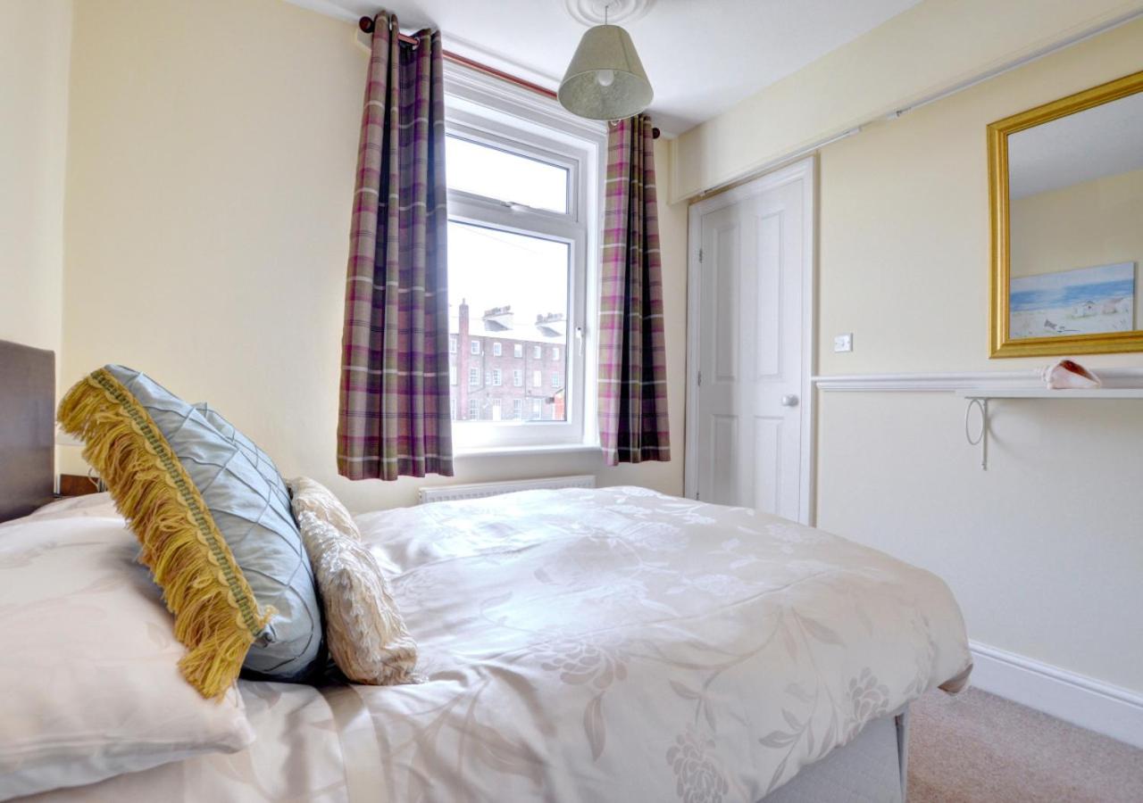 4 Bed in Whitby oc-w125