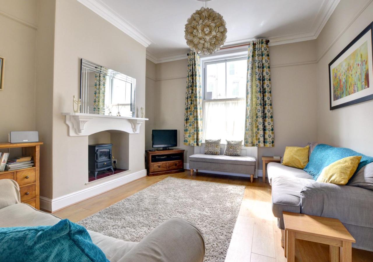 4 Bed in Whitby oc-w125