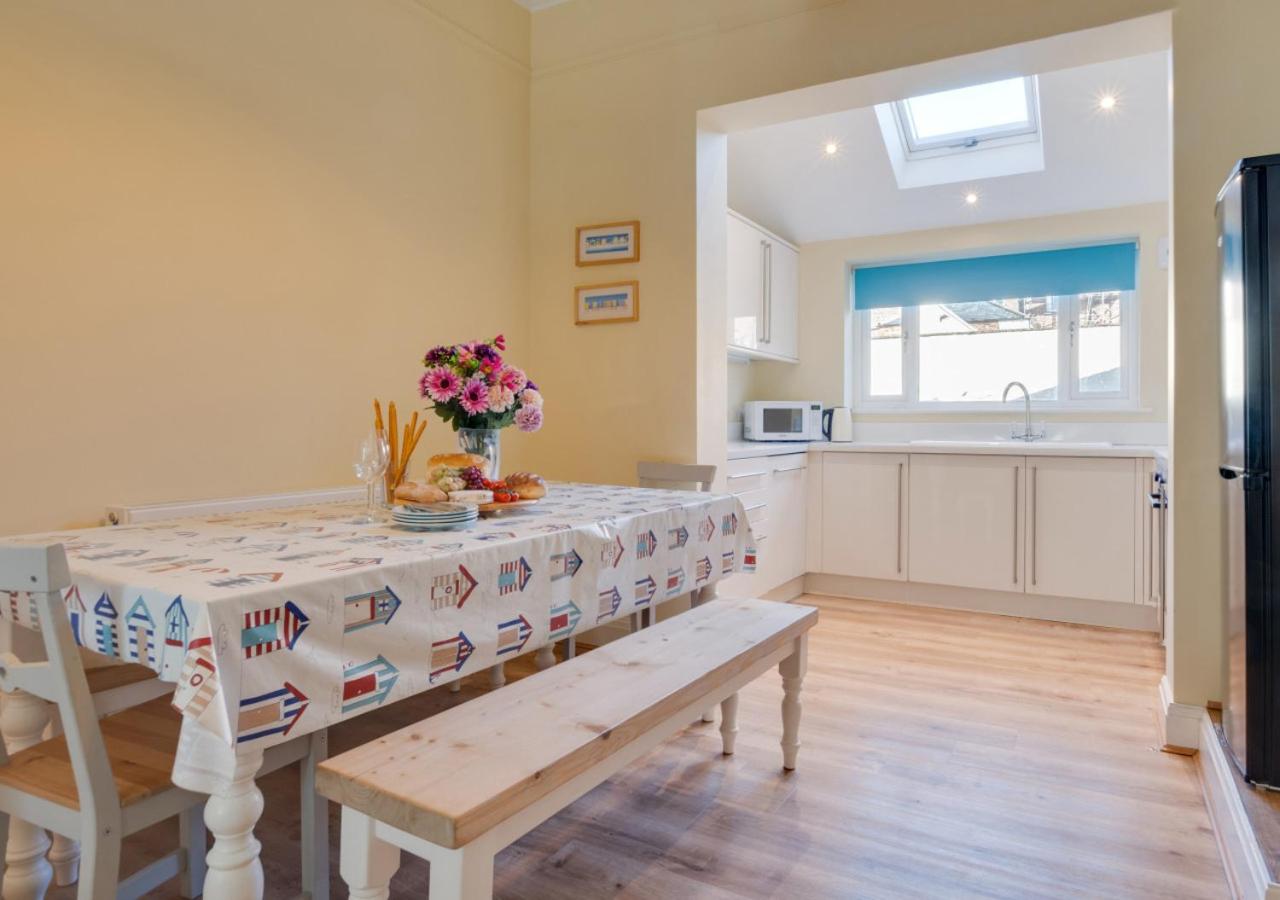 4 Bed in Whitby oc-w125