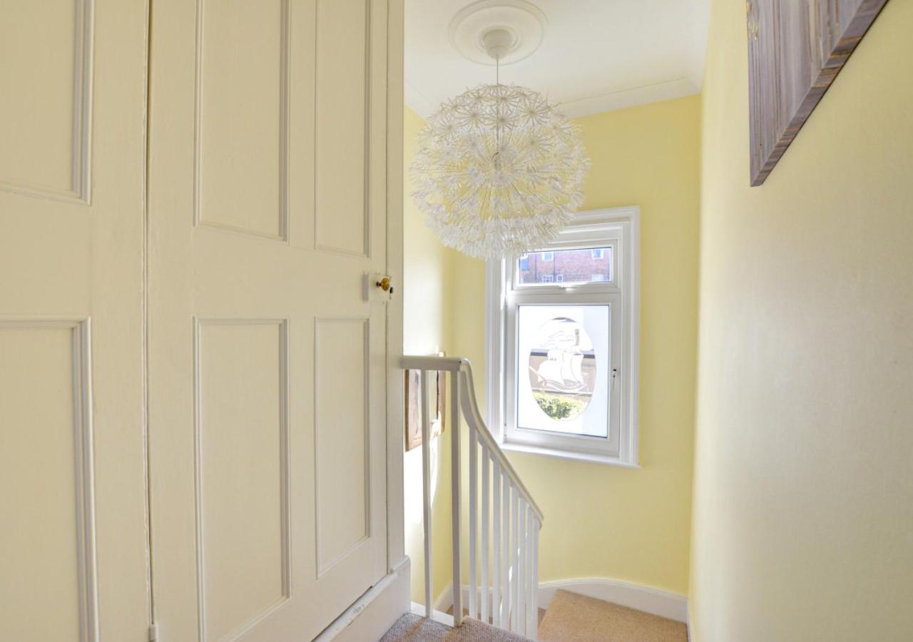 4 Bed in Whitby oc-w125