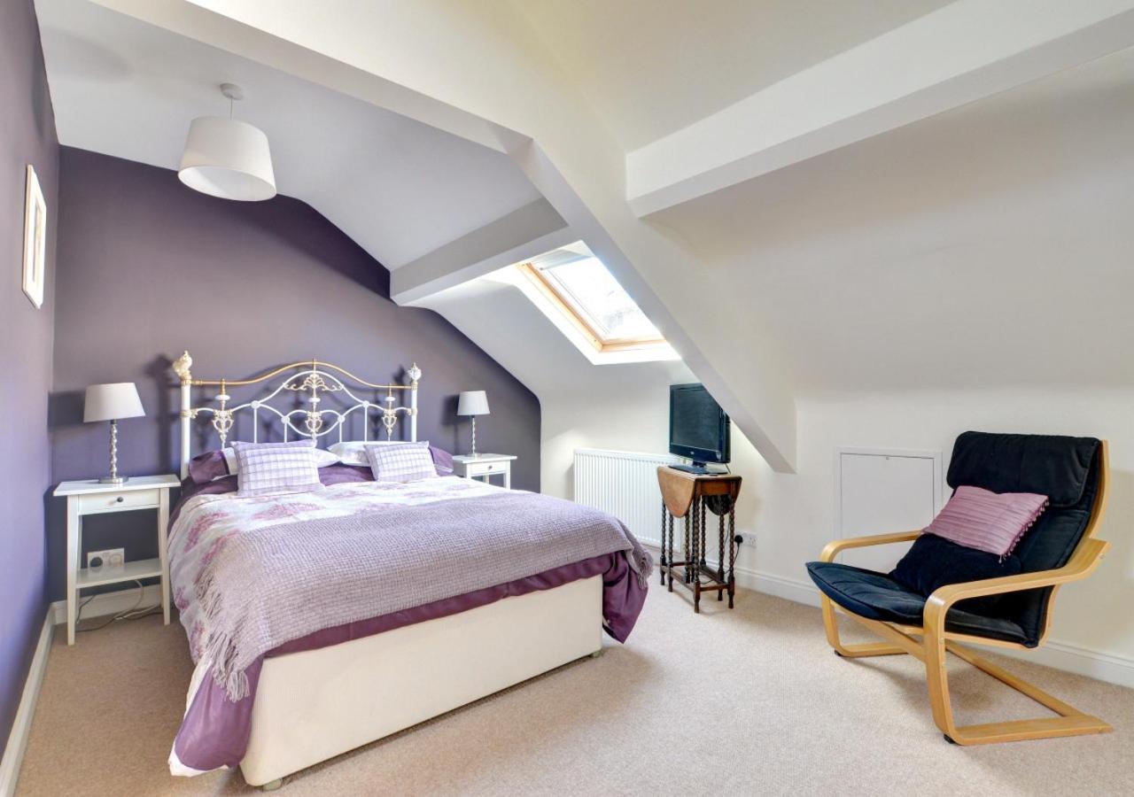 4 Bed in Whitby oc-w125