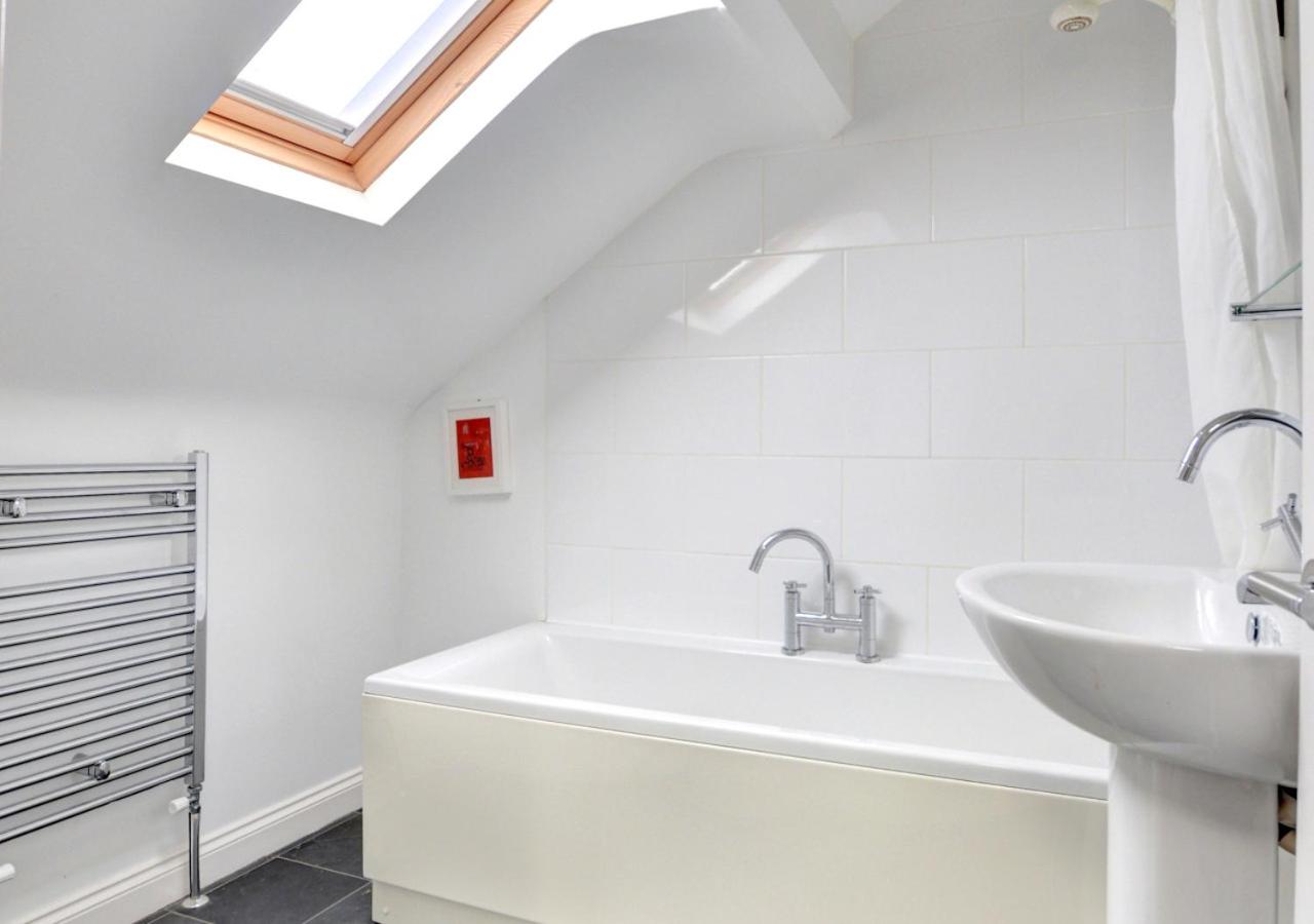 4 Bed in Whitby oc-w125