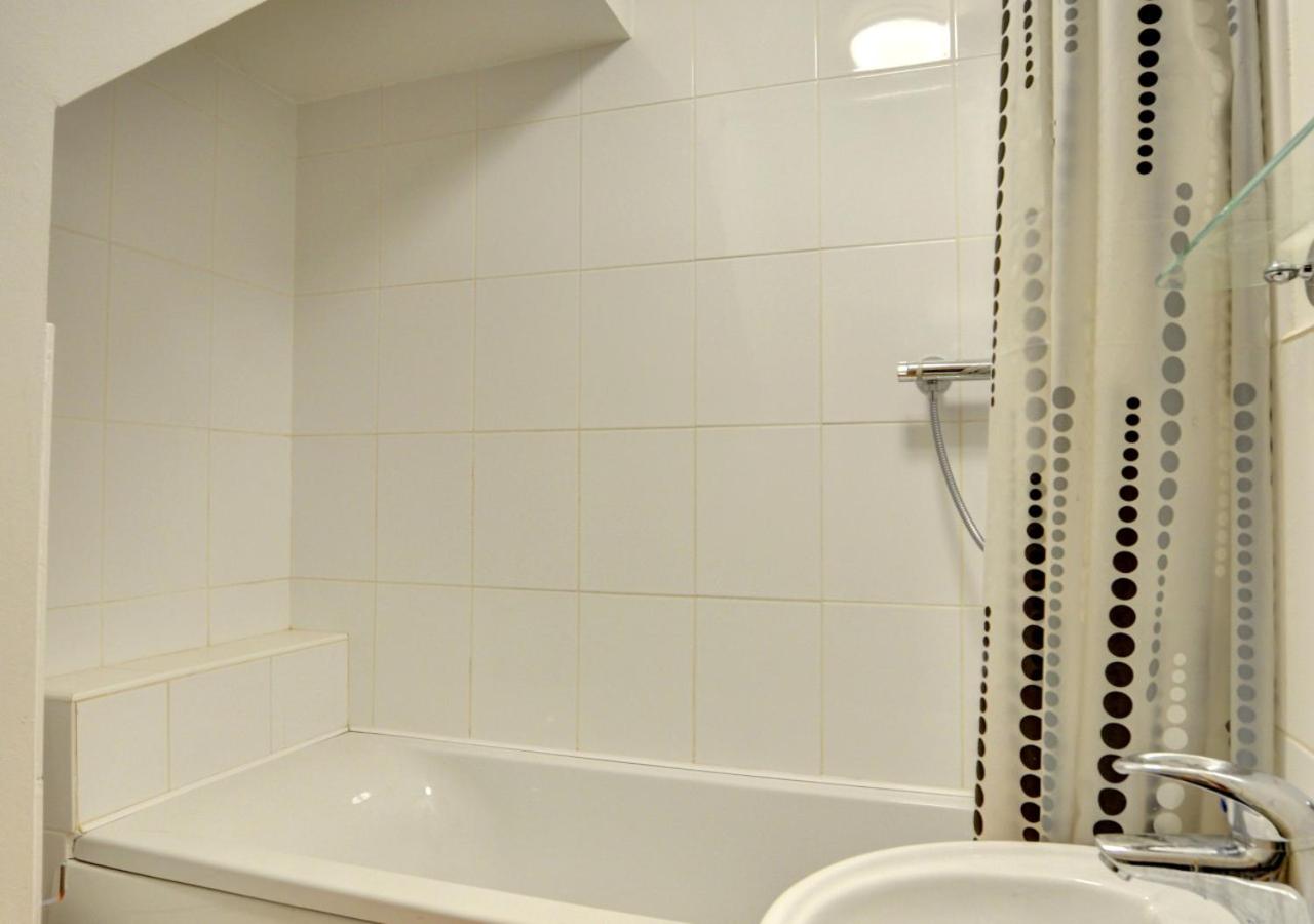 4 Bed in Whitby oc-w125