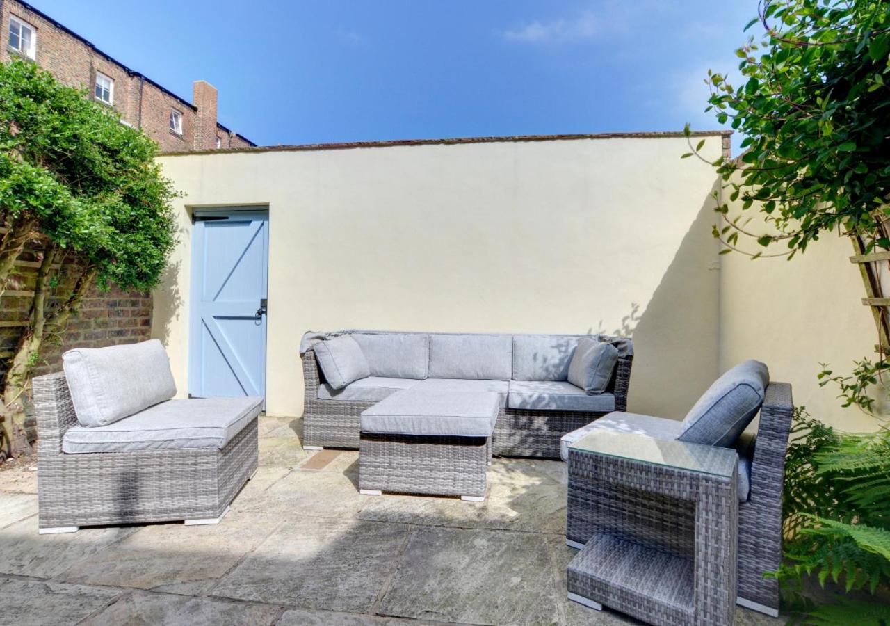 4 Bed in Whitby oc-w125