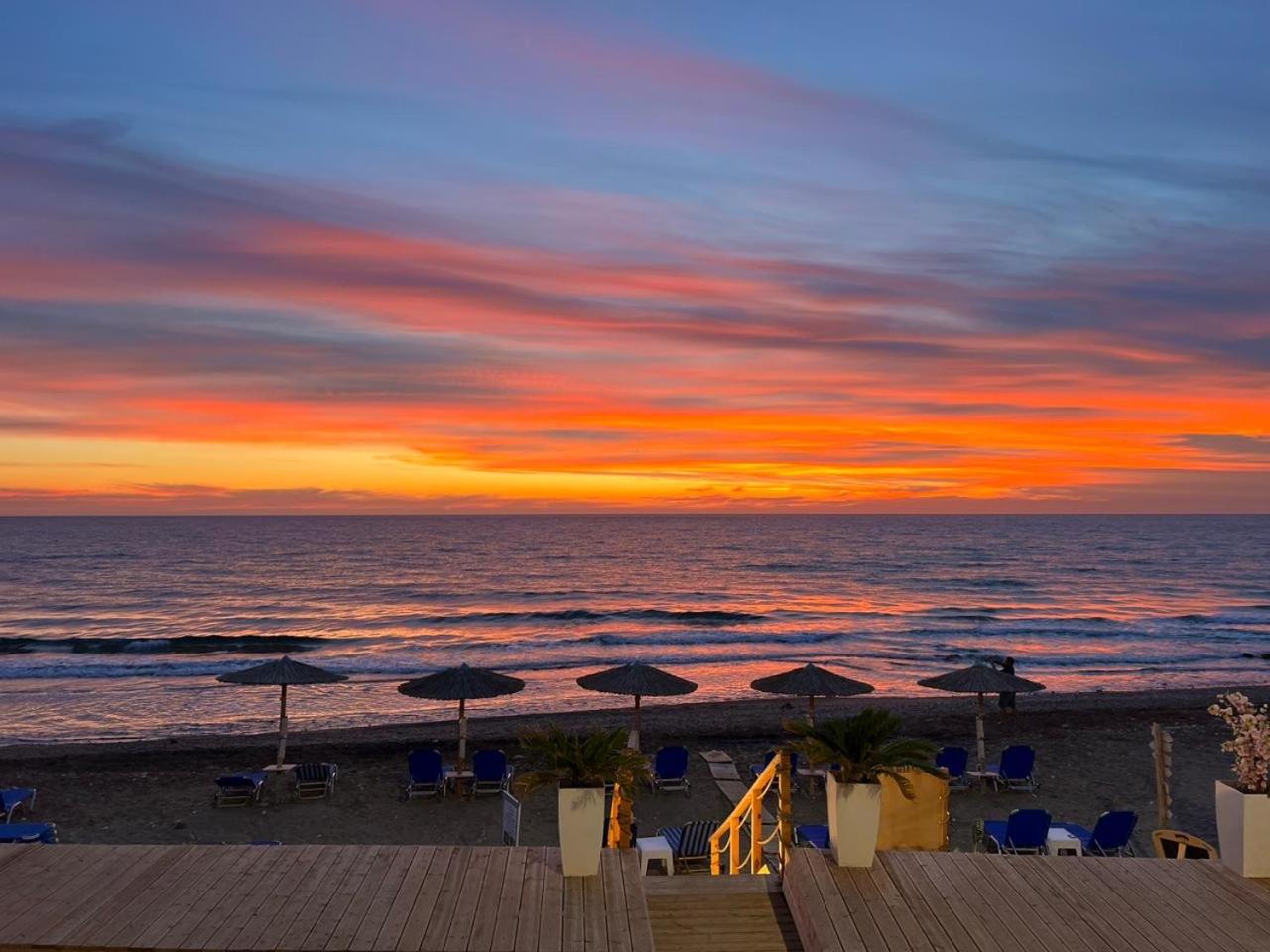 Romantic Palace Beach Apartments - Image 4