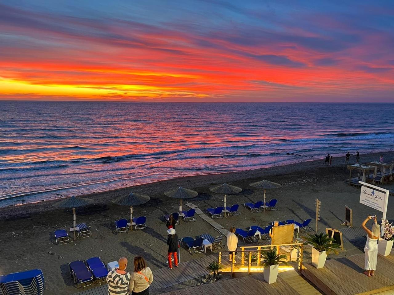 Romantic Palace Beach Apartments - Image 3