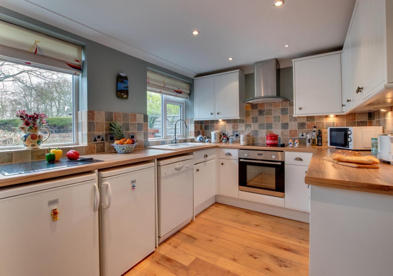 4 Bed in Filey oc-sa018