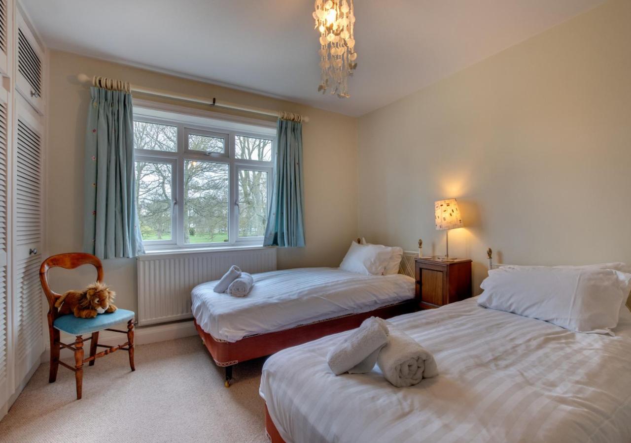 4 Bed in Filey oc-sa018