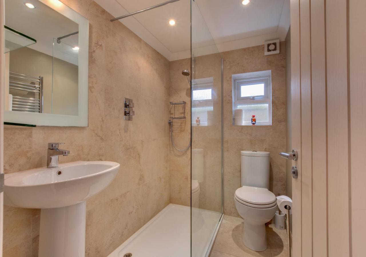4 Bed in Filey oc-sa018