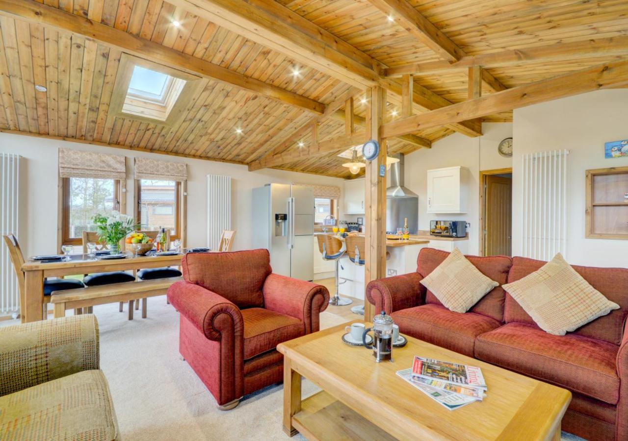 3 Bed in Whitby oc-wa057