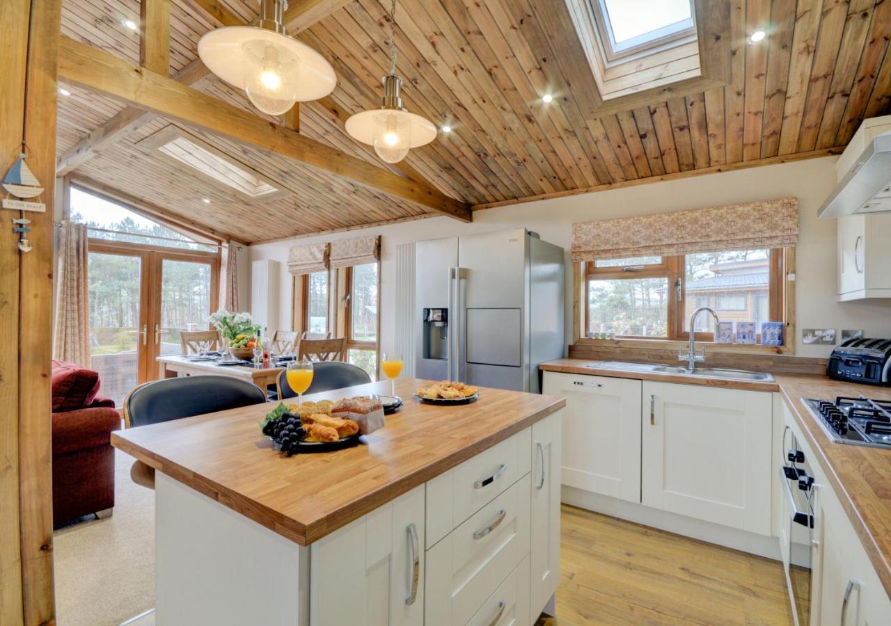 3 Bed in Whitby oc-wa057