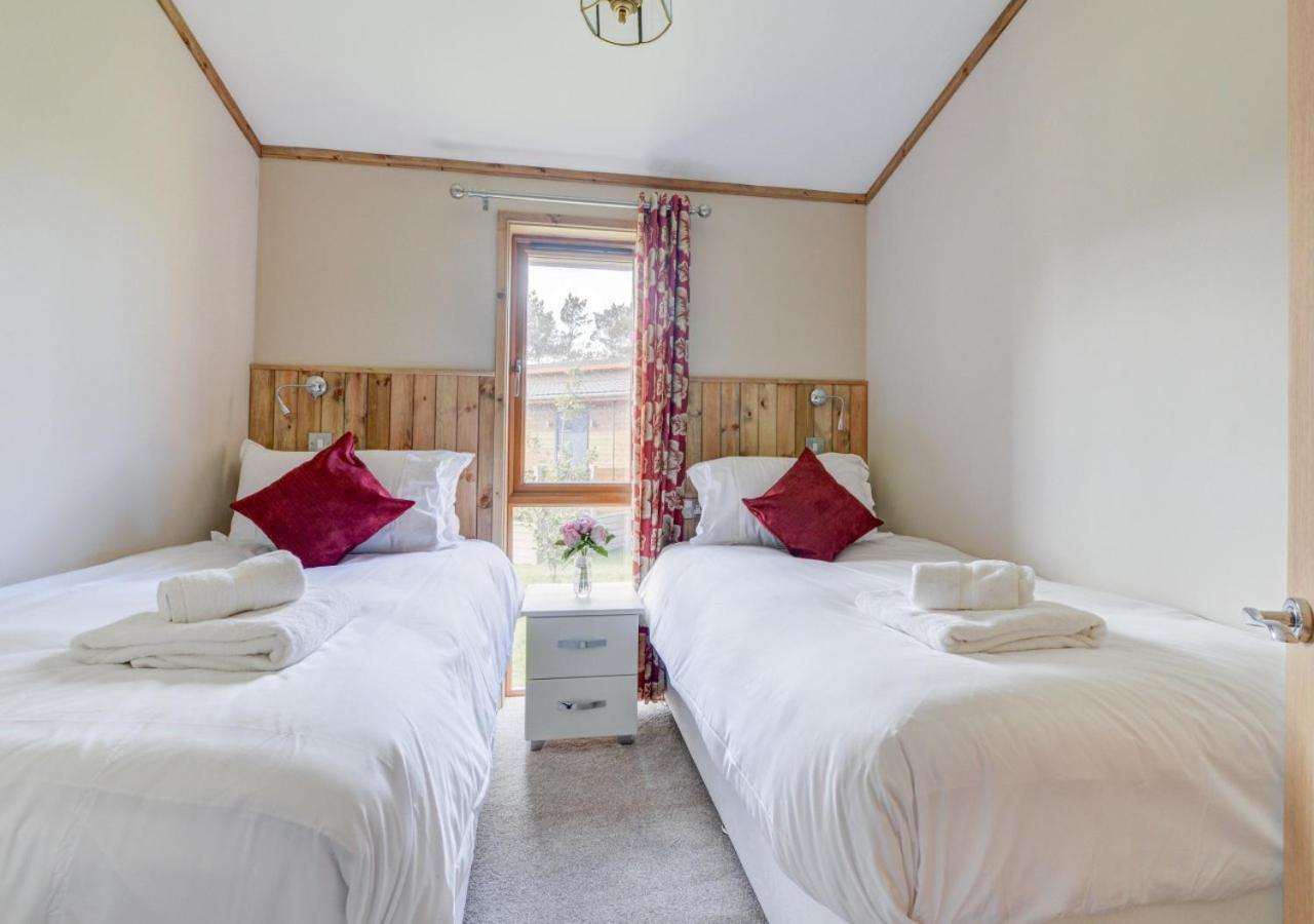 3 Bed in Whitby oc-wa057