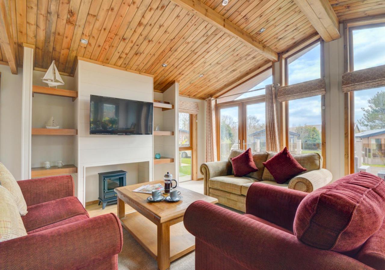 3 Bed in Whitby oc-wa057