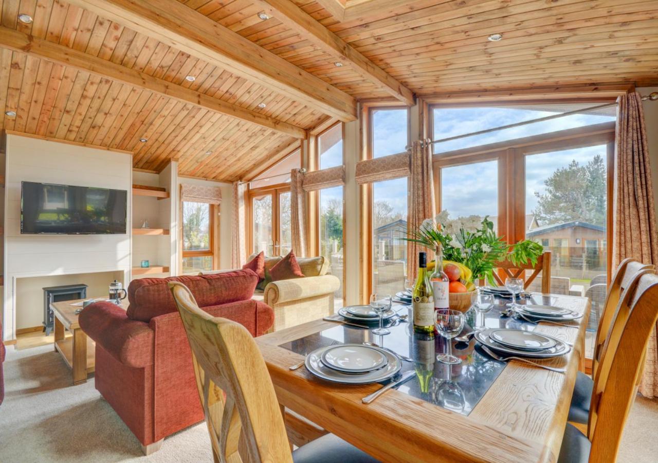 3 Bed in Whitby oc-wa057