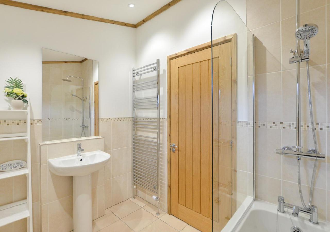 3 Bed in Whitby oc-wa057