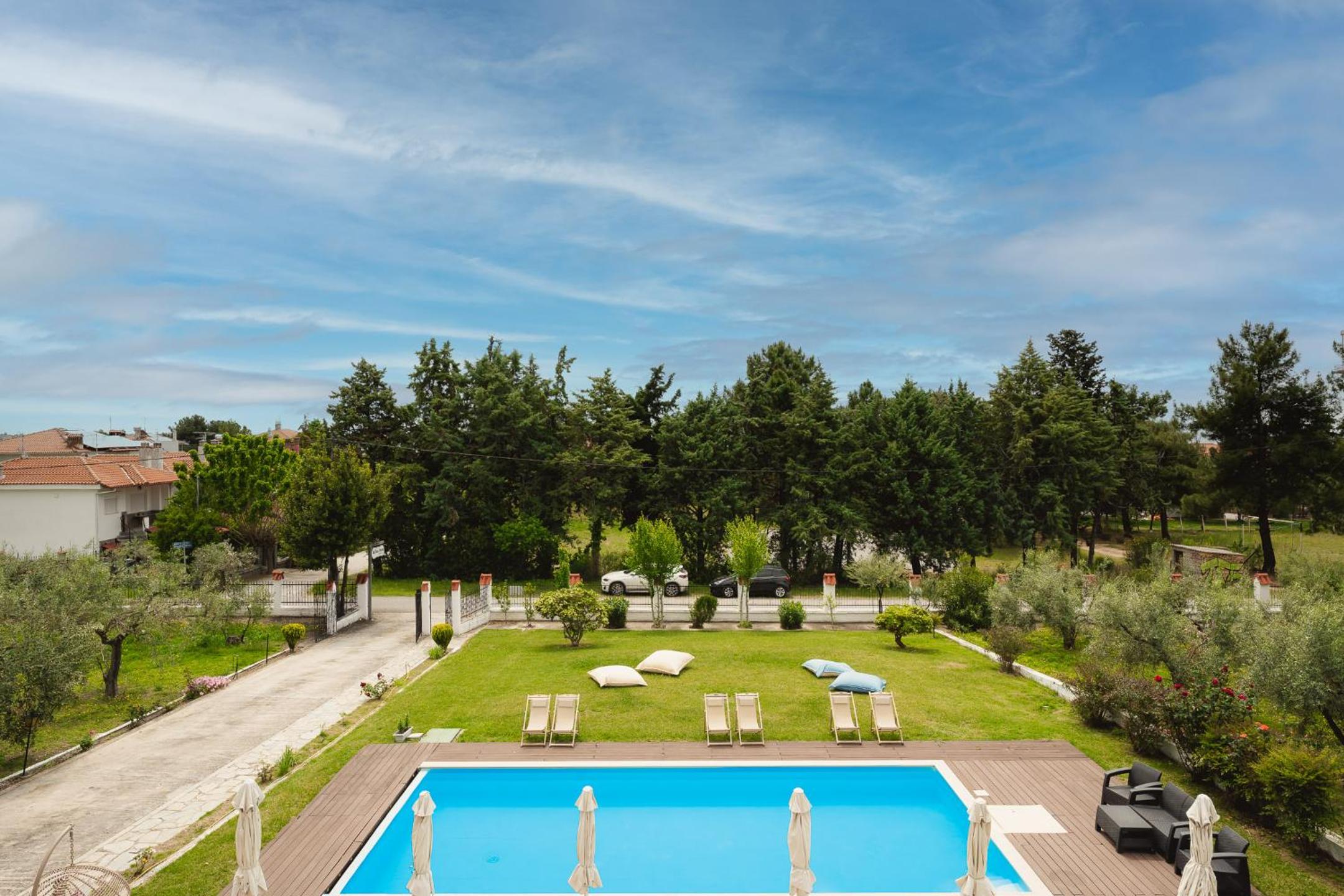 Kalisun Pool House by Georgalas
