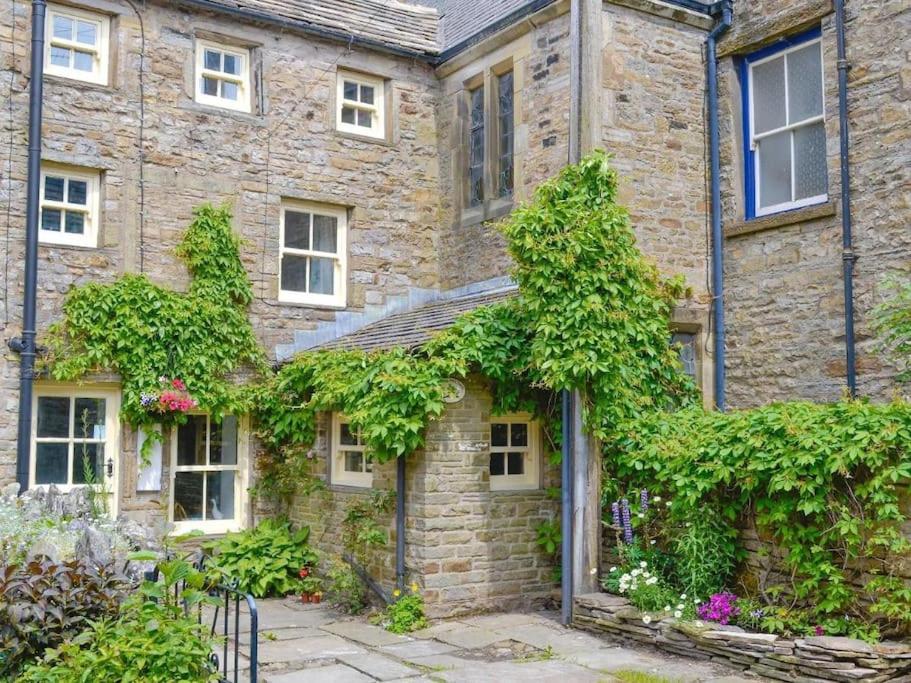 Chapel Cottage with Log Burner (Dog Friendly)