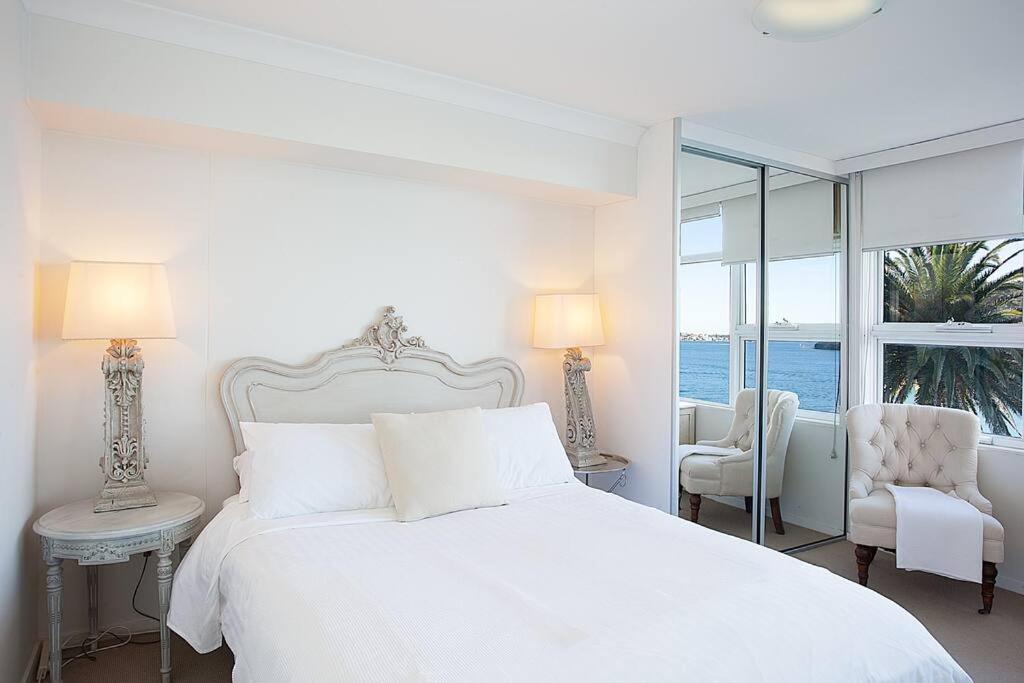 360 Waterfront near Taronga Zoo Sydney with BBQ, Pool & Parking