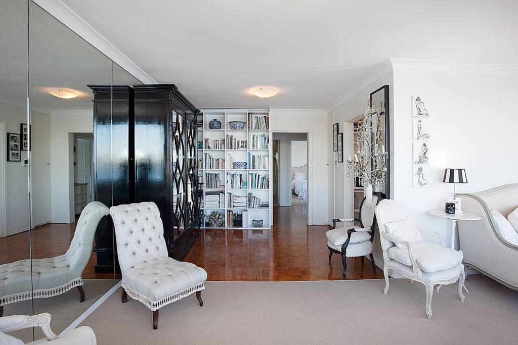 360 Waterfront near Taronga Zoo Sydney with BBQ, Pool & Parking