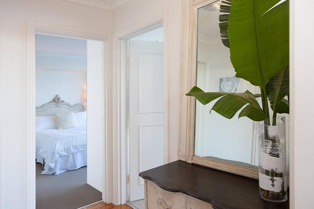 360 Waterfront near Taronga Zoo Sydney with BBQ, Pool & Parking