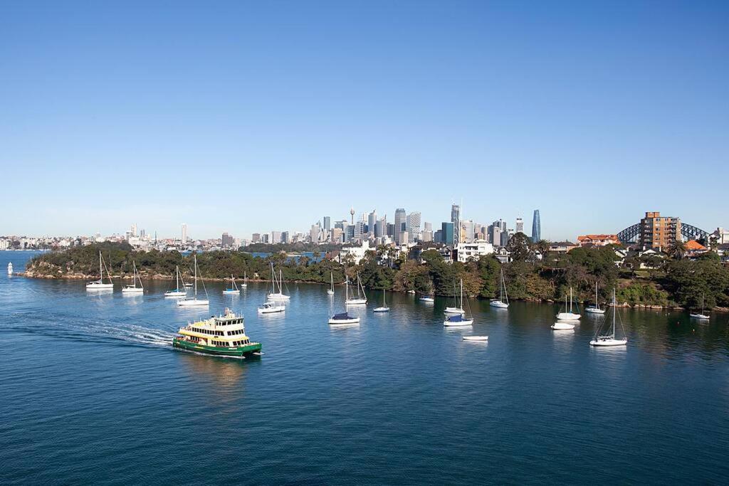 360 Waterfront near Taronga Zoo Sydney with BBQ, Pool & Parking