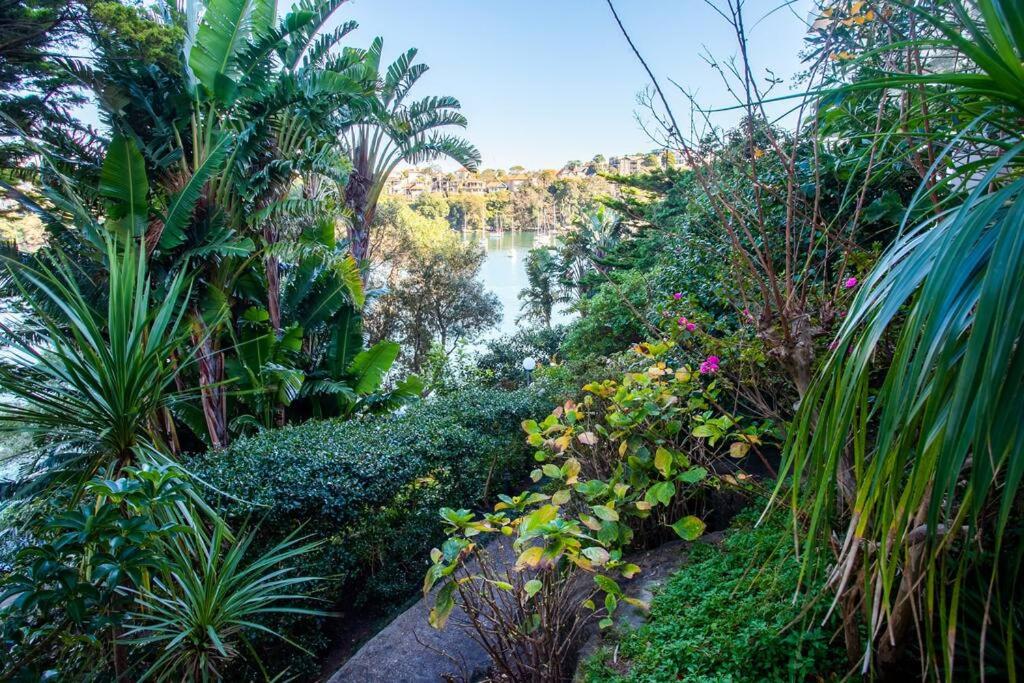 360 Waterfront near Taronga Zoo Sydney with BBQ, Pool & Parking