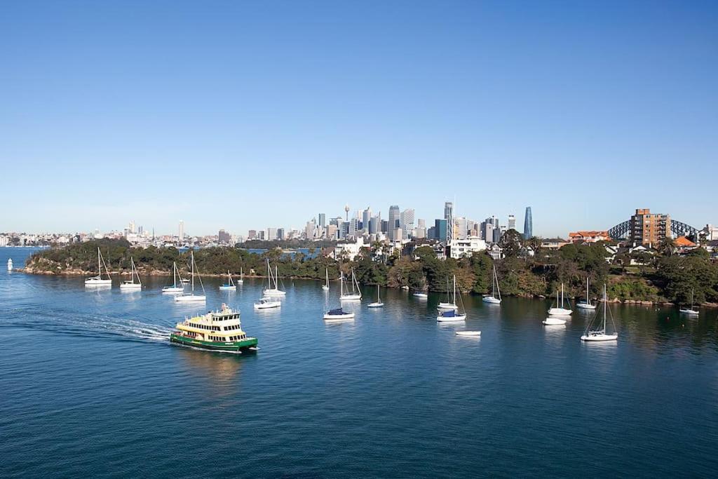 360 Waterfront near Taronga Zoo Sydney with BBQ, Pool & Parking