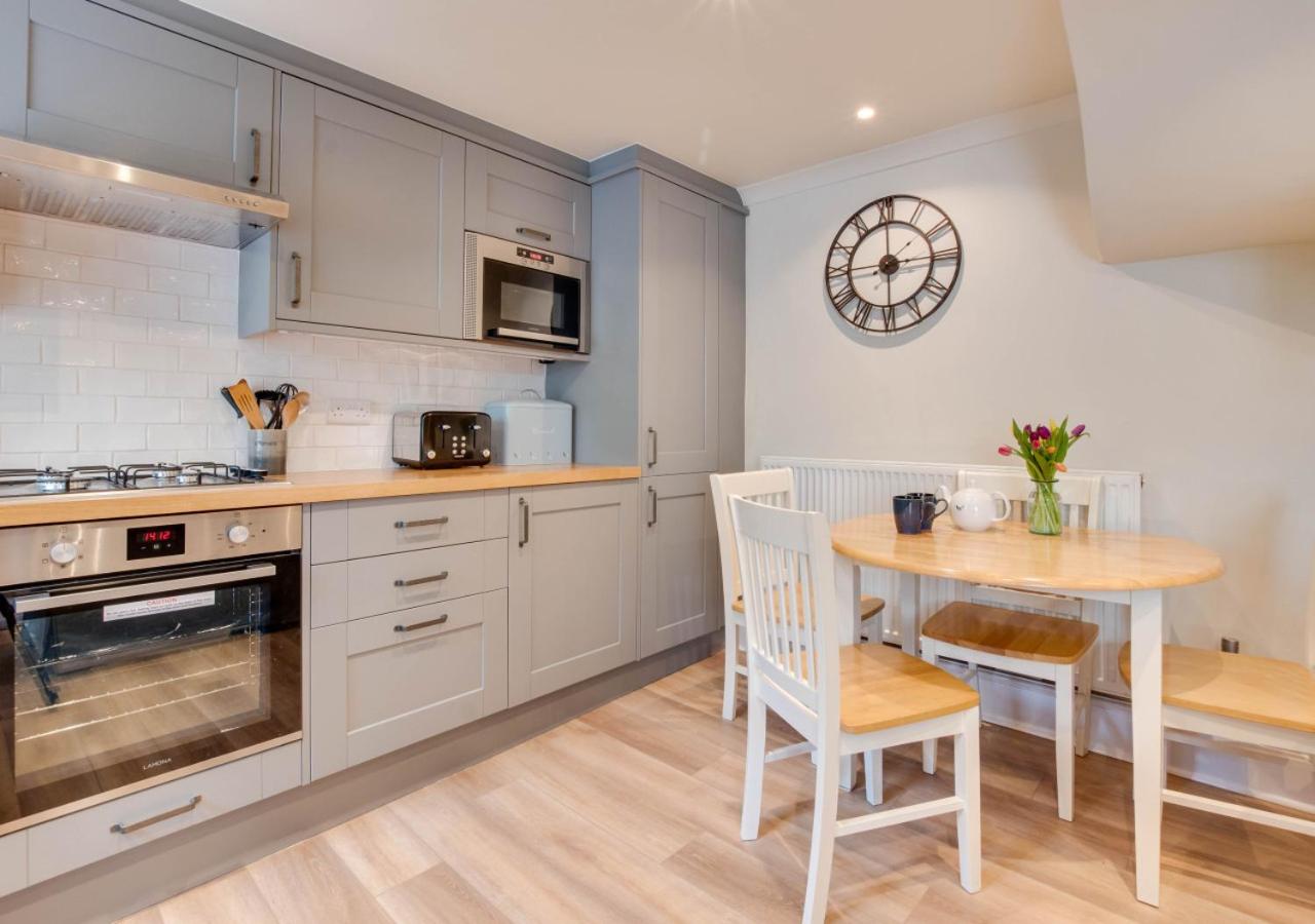 2 Bed in Whitby oc-w904 view 3