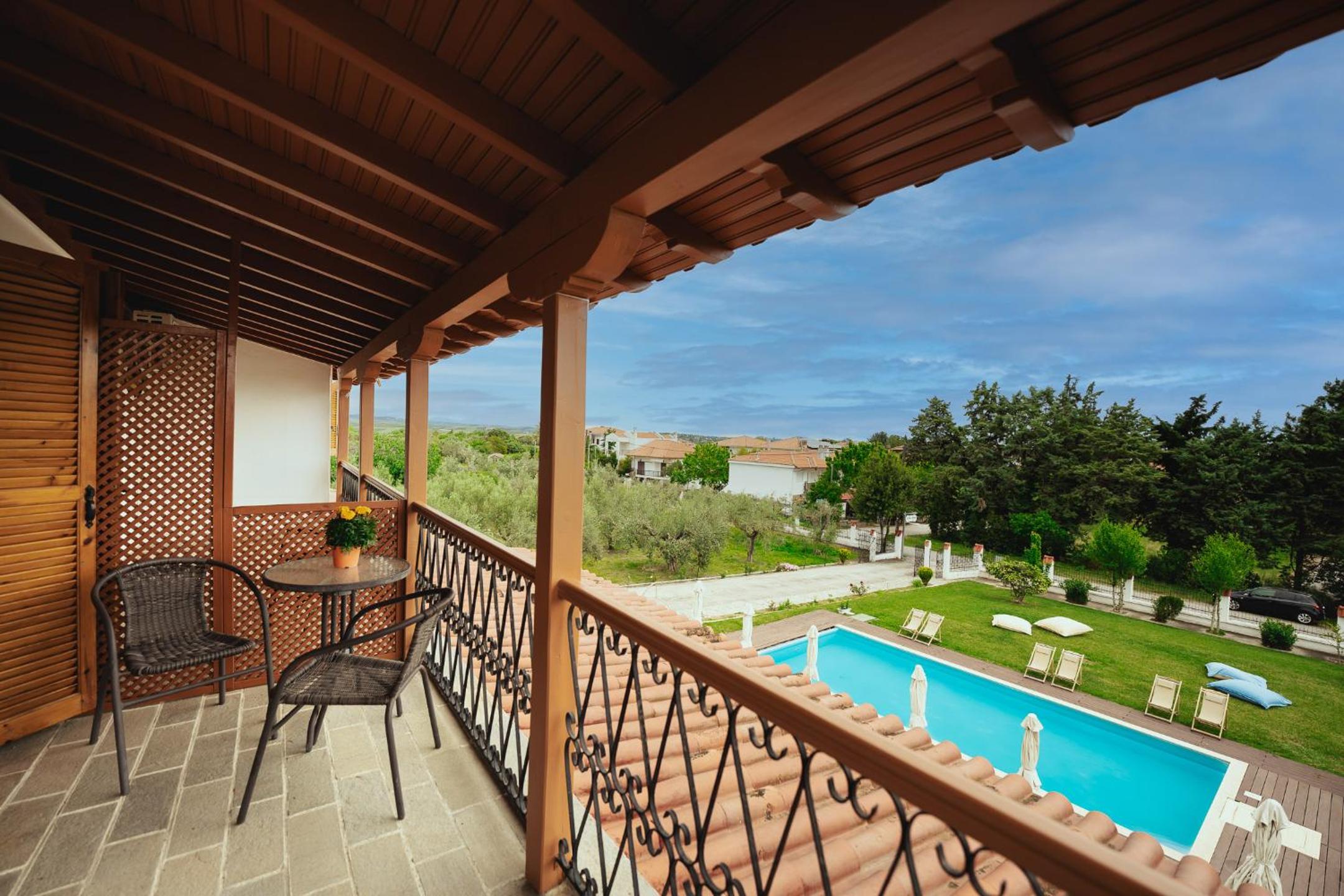 Kalisun Pool House by Georgalas
