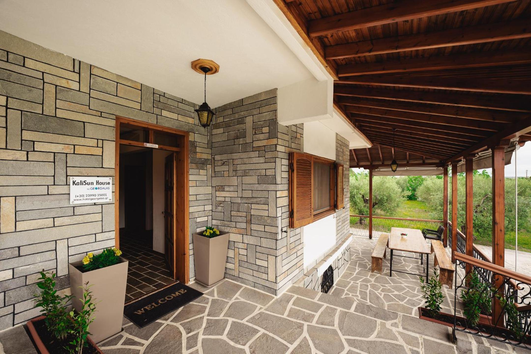 Kalisun Pool House by Georgalas