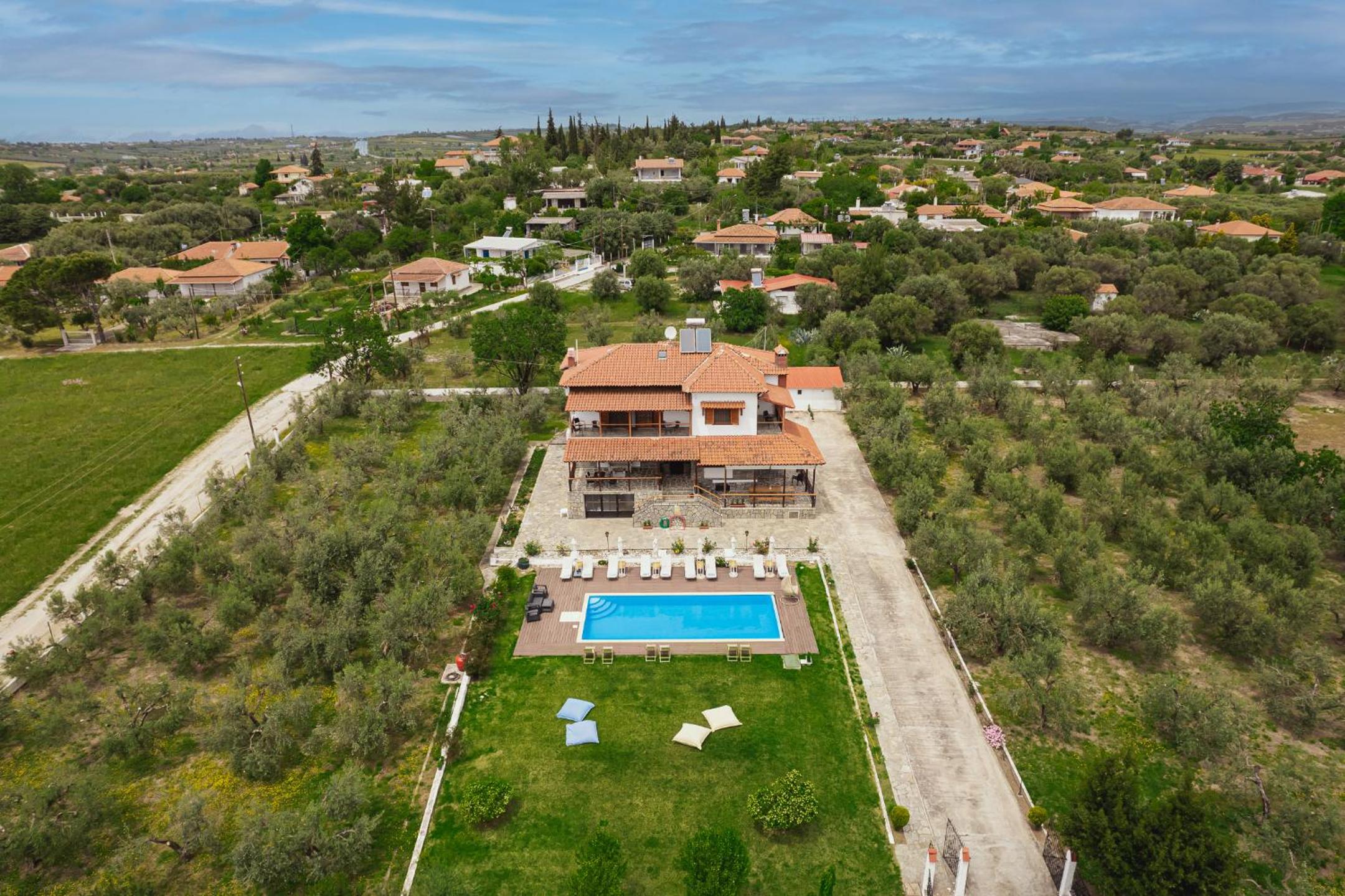 Kalisun Pool House by Georgalas