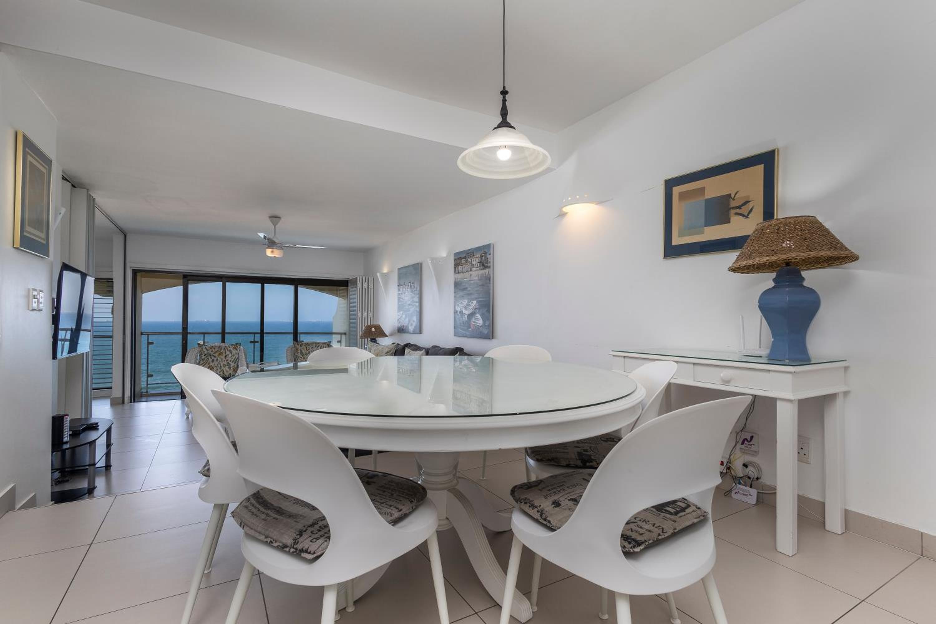 802 Bermudas - Seaviews & beach access - Modern 3BR