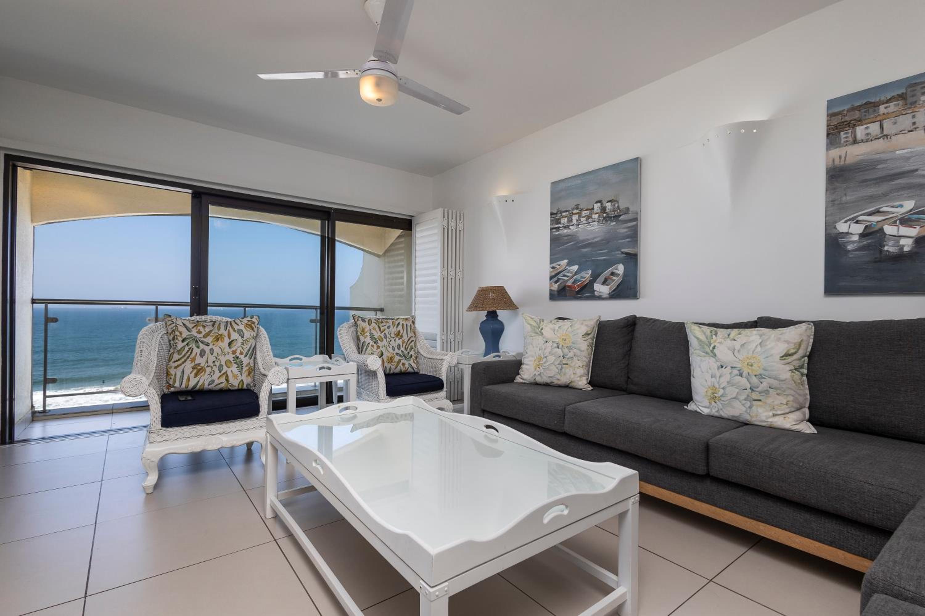 802 Bermudas - Seaviews & beach access - Modern 3BR