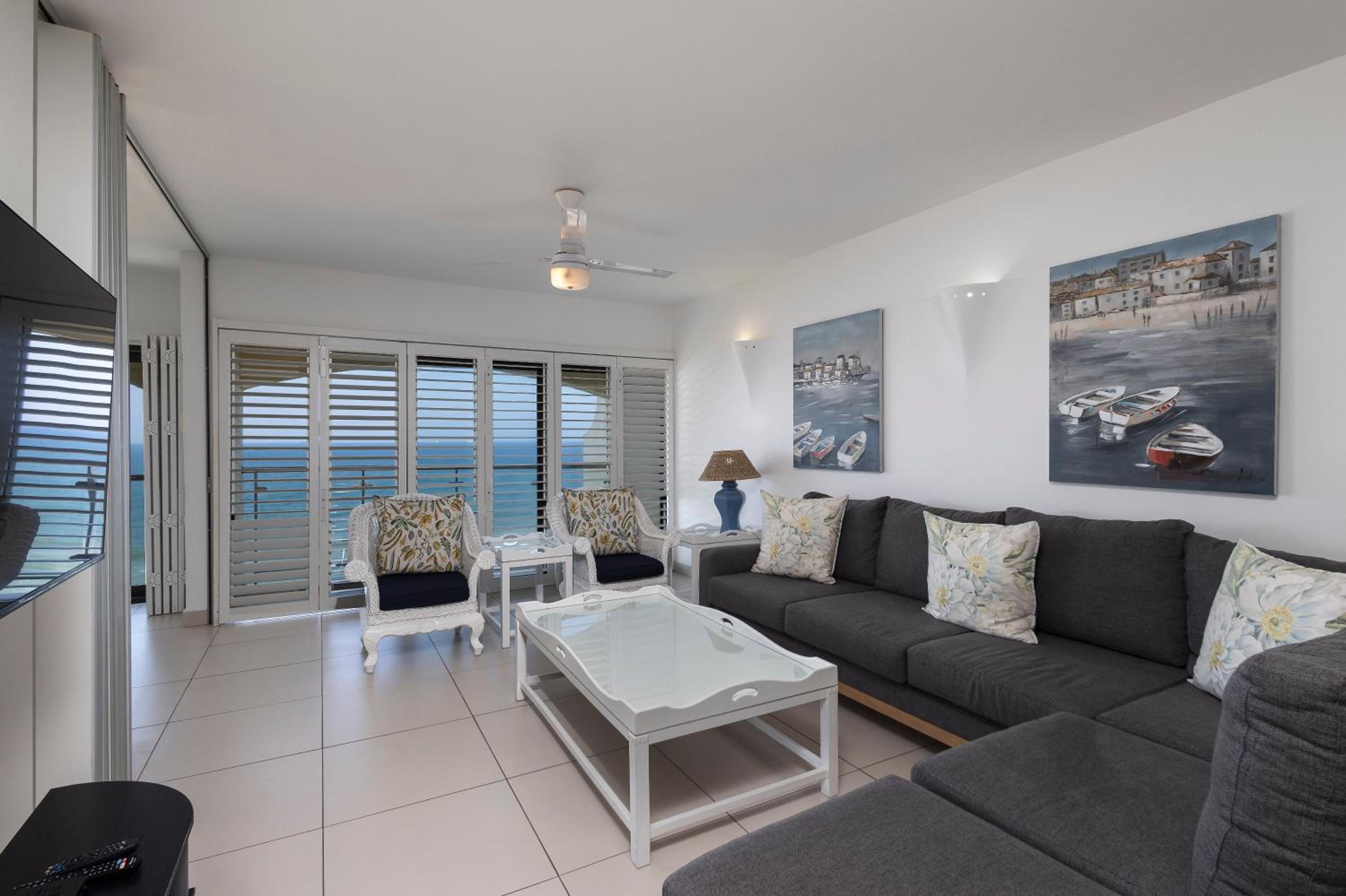802 Bermudas - Seaviews & beach access - Modern 3BR