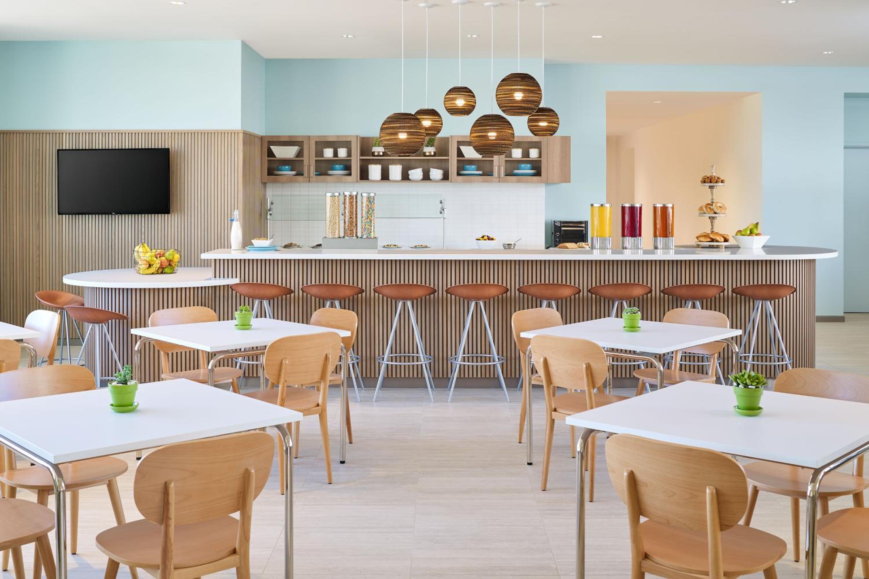 Phoenix Vacations - Element Chandler Fashion Center - Property Image 3